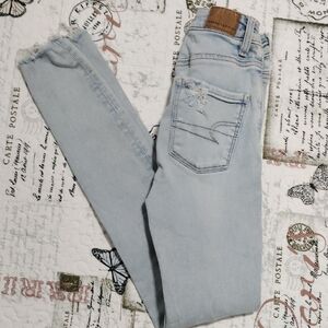 American Eagle Outfitters Light Wash Skinny Jeans. It's a 000regular.